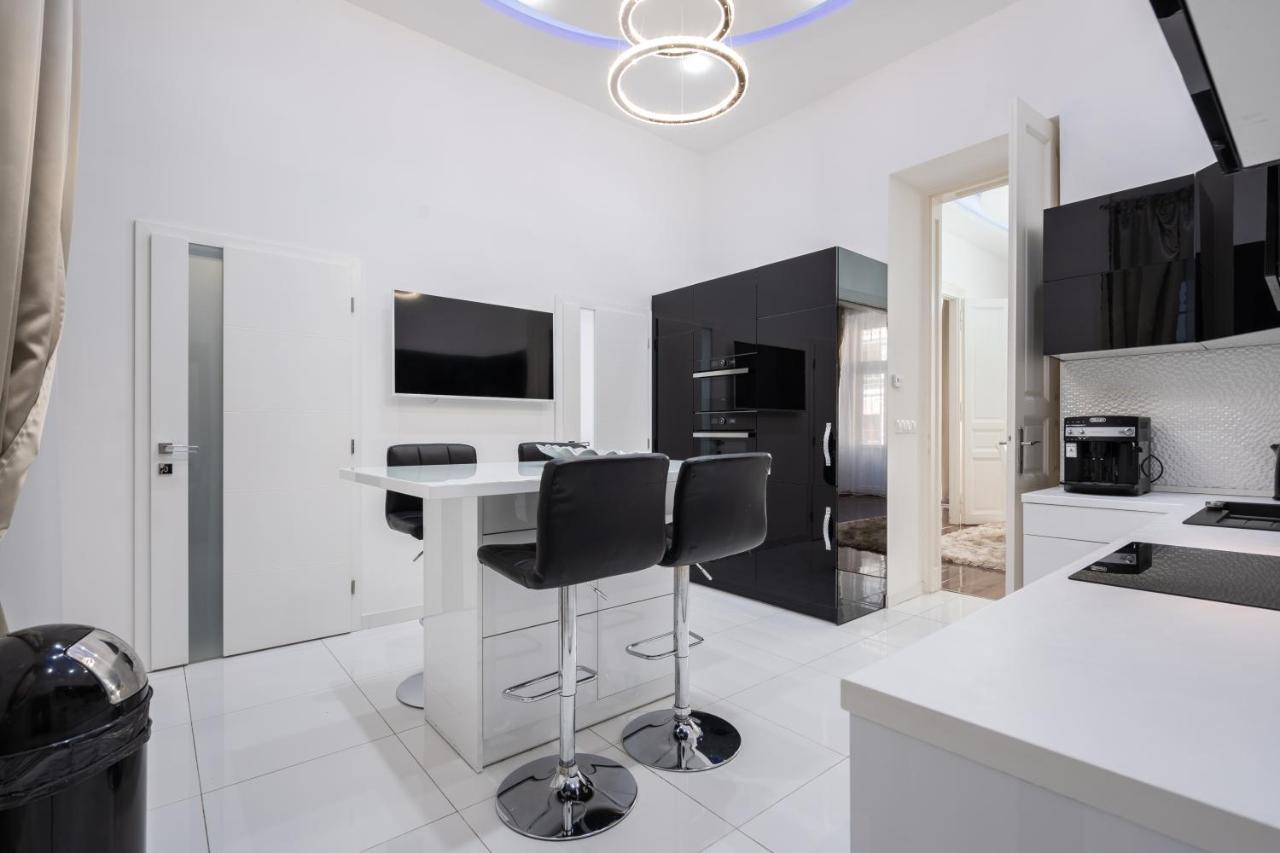 Opera Balkony Luxury Apartment With Free Parking 부다페스트 외부 사진