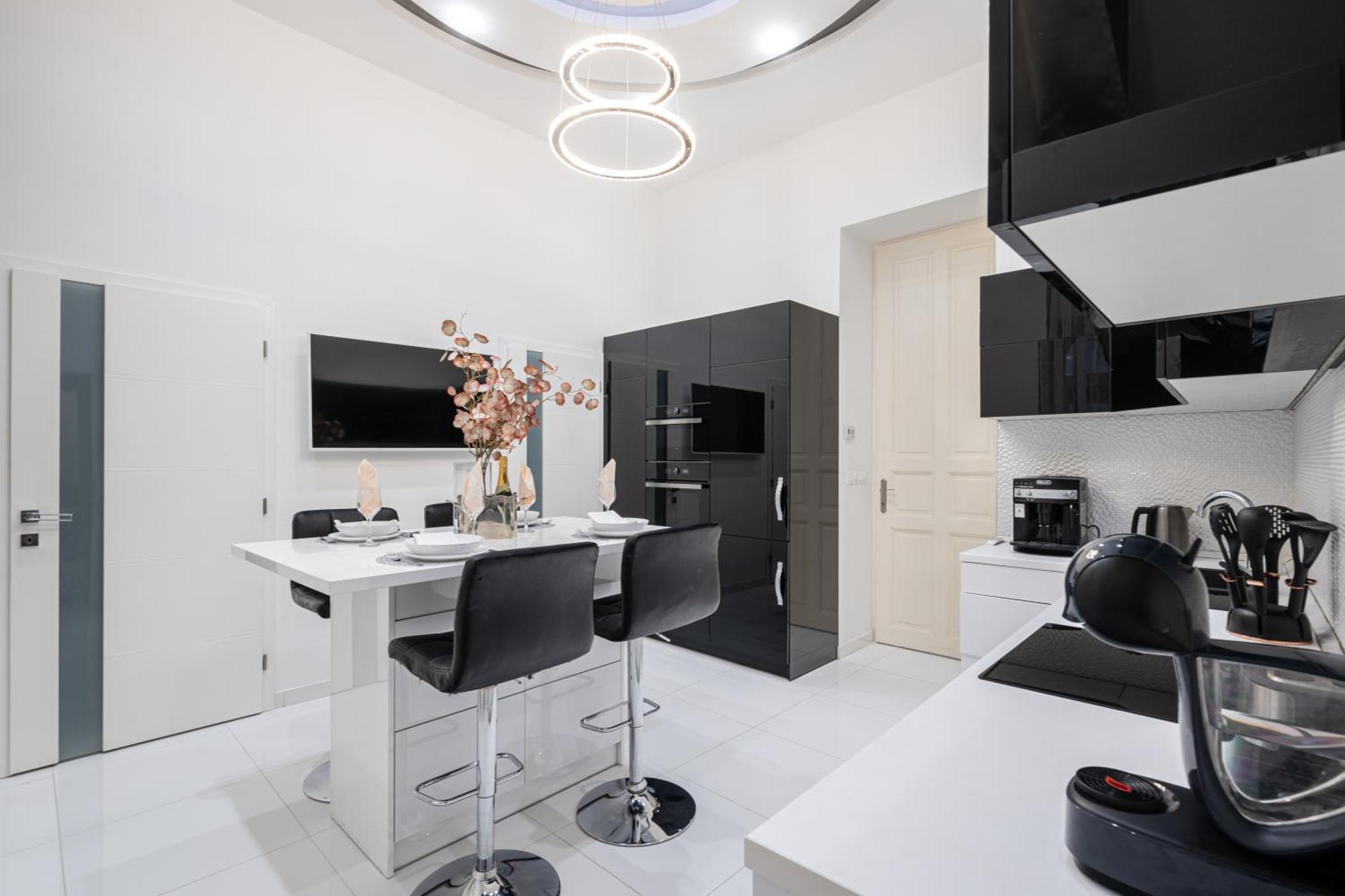 Opera Balkony Luxury Apartment With Free Parking 부다페스트 외부 사진